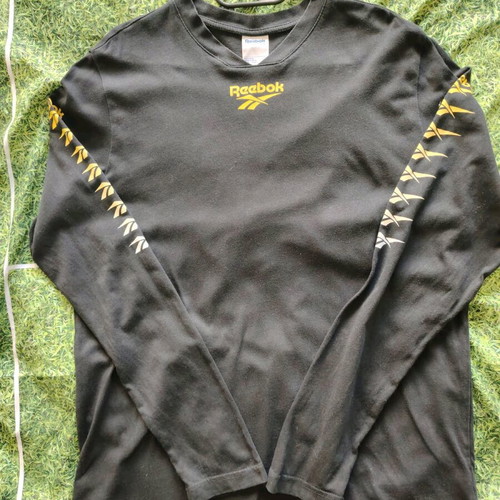 Reebok Long Sleeve Multi Vector Tee used, size L, black and yellow