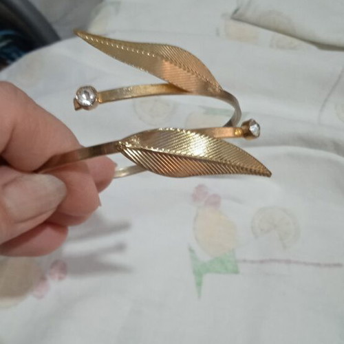 Bracelet new, gold tone