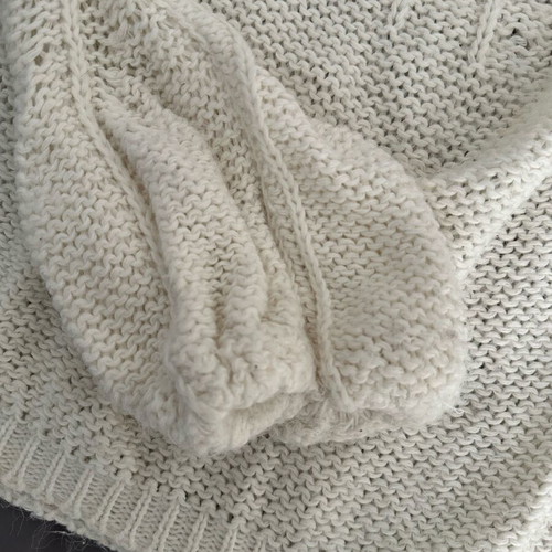 Karavan white pullover one size like new, balloon sleeves