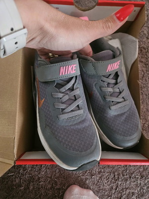 Nike αθλητικά παπούτσια σαν καινούργια, μέγεθος 32, γκρι