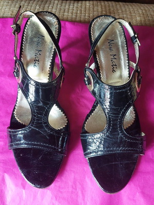 New Matic black patent leather sandals with gold heel size 39 used