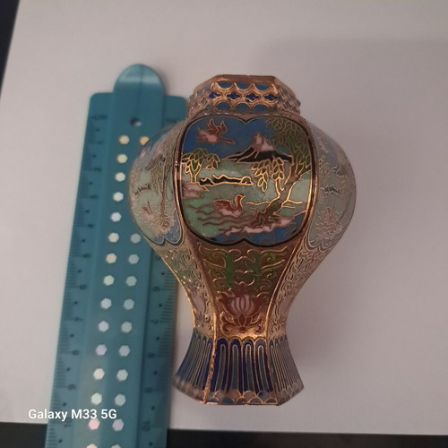 Polygonal cloisonné vase with lid