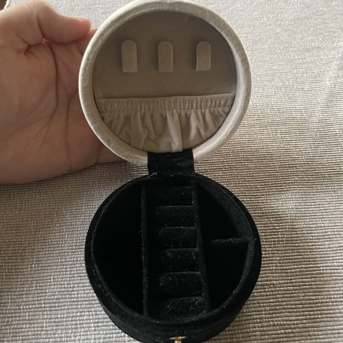 Day Et Velvet Jewelry Box like new, beige and black
