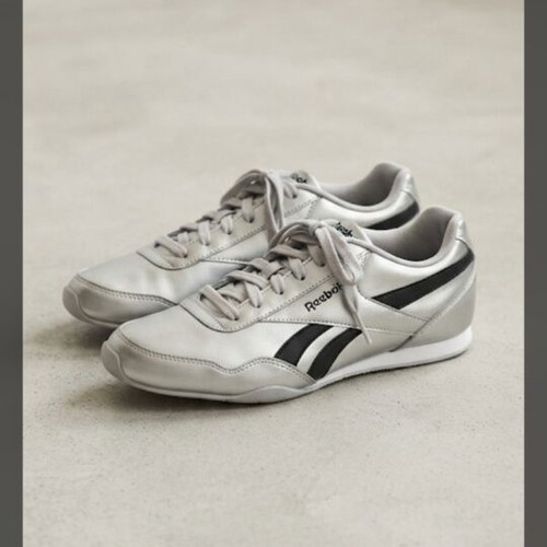 Reebok athletic shoes like new, size 36, gray and silver