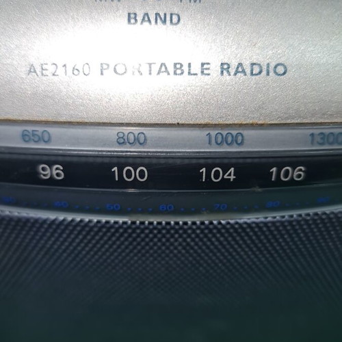 Phillips AE 2160 radio like new with good sound and battery operation