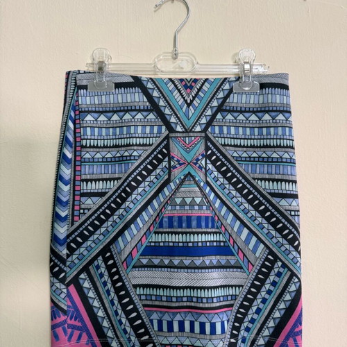 Stradivarius mini skirt with geometric pattern, size Small, like new