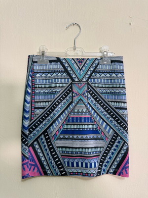 Stradivarius mini skirt with geometric pattern, size Small, like new