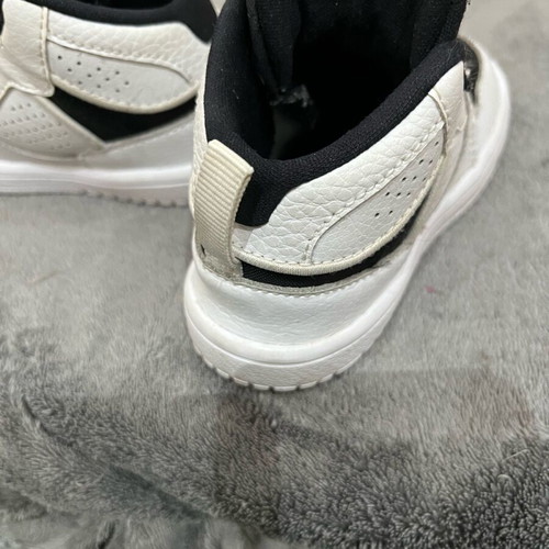 Jordan baby shoes size 22 like new