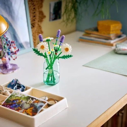 LEGO Botanical Collection Daisies set, 133 pieces