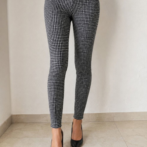 Zara Skinny Pants XS Black and Beige Houndstooth Like New