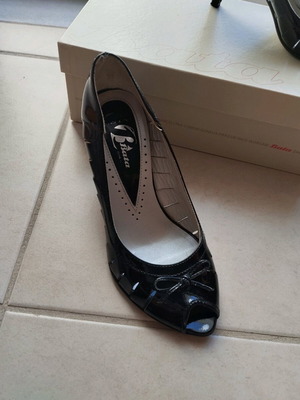 BATA black pumps like new, size 36