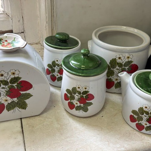 Serving set for sugar, coffee, and teapot like new, missing one lid