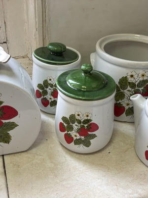 Serving set for sugar, coffee, and teapot like new, missing one lid