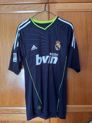 Real Madrid Away Kit 2010-2011 size M new
