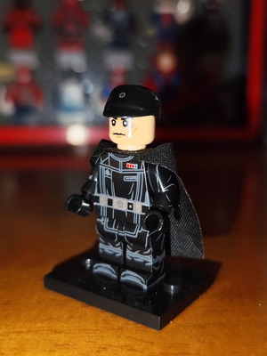 Captain Kaido Star Wars minifigure like new with accessories