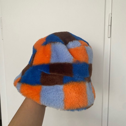 Bucket hat fuzzy with checkered pattern like new, multicolor