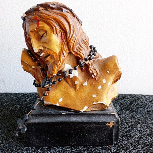 Jesus decorative terracotta sculpture like new, 20cm height
