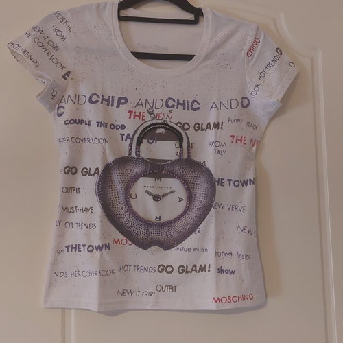 Short-sleeve t-shirt with designs size M like new, white and purple
