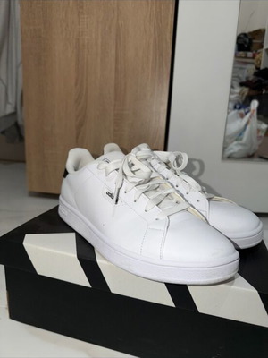 Adidas sneakers καινούργια, άσπρα, μέγεθος 44
