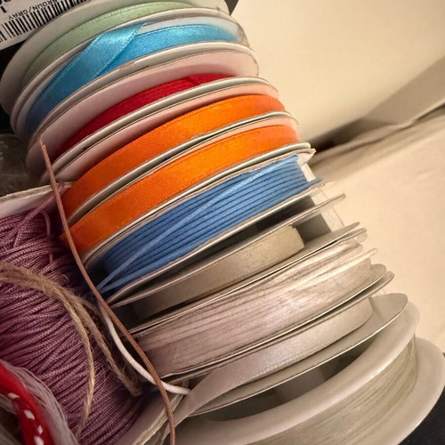Wrapping ribbons like new