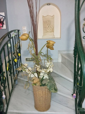 Vase with artificial flowers like new, height 40 cm