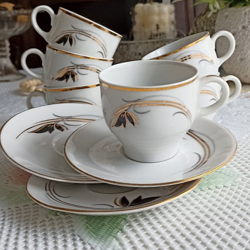 Vintage coffee cups set 6 cups and 4 saucers like new