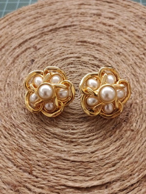 Vintage earrings with pearls like new, gold and white
