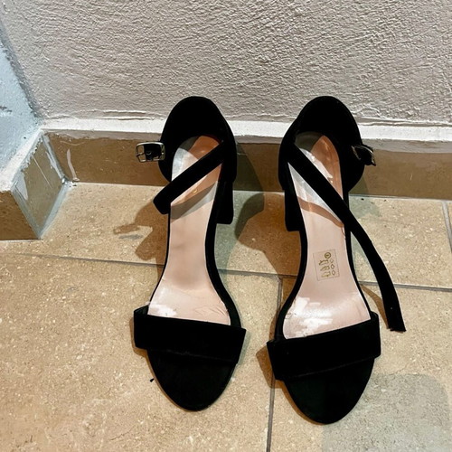 Migato women's sandals size 39 like new, black
