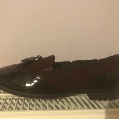 Women's moccasins like new, burgundy and black patent leather suede