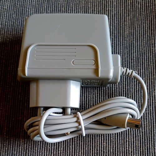 Power adapter for Nintendo 3DS new in packaging