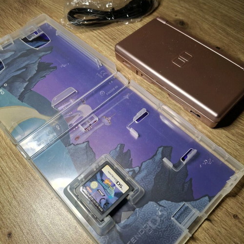 Nintendo DS Lite Metallic Rose used with SpongeBob game and charger