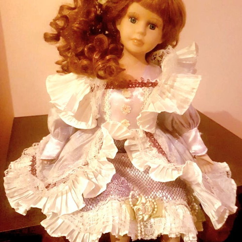Porcelain collector dolls used, very good condition