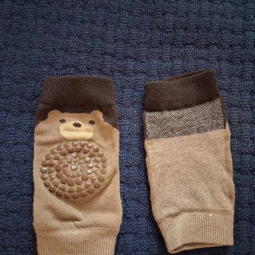 Baby knee pads like new with animal designs
