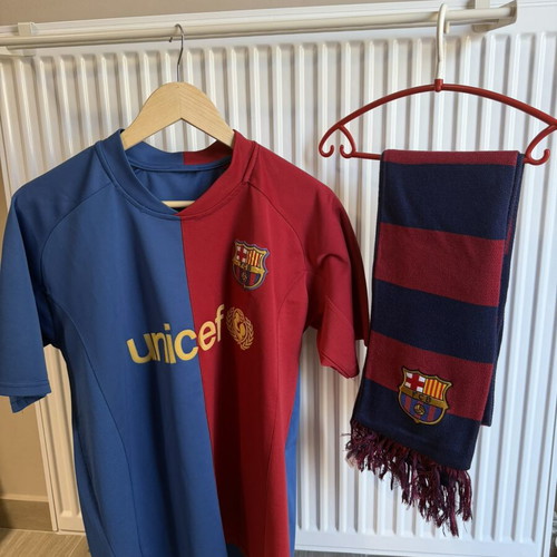 FC Barcelona set: Unicef jersey & authentic Nike scarf