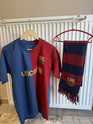 FC Barcelona set: Unicef jersey & authentic Nike scarf