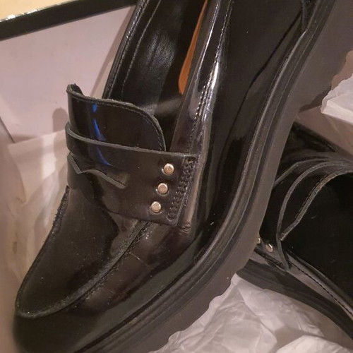 Patent leather moccasins Italian Pregunta size 37 like new, black