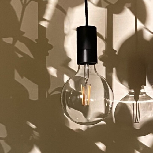 Pendant ceiling lights like new, set of 2 single bulbs