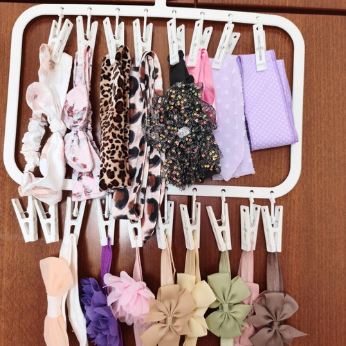 Headbands like new, pack of 16 with stand gift