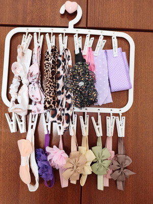 Headbands like new, pack of 16 with stand gift