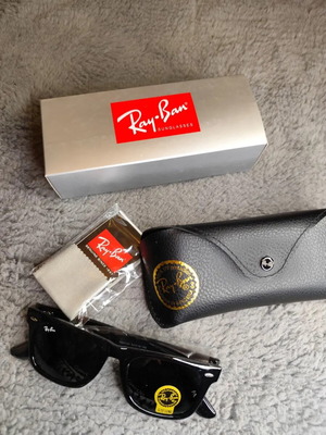 Ray-Ban Wayfarer γυαλιά ηλίου με θήκη, μαύρα