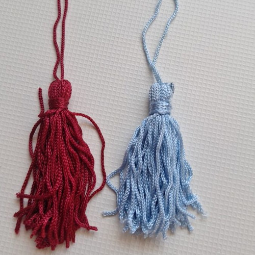 Decorative tassels in sky blue and burgundy, pack of 90 each