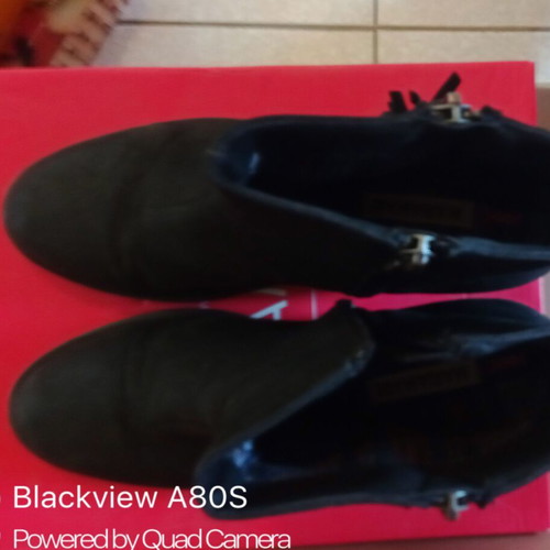 Maria Mare suede ankle boots with studs like new, size 39, black