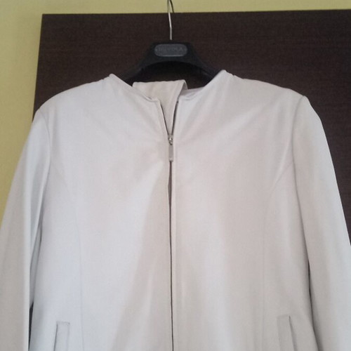 Women's white leather jacket with detachable collar like new