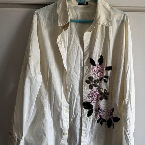 Vertice women's shirt 4XL used, off-white with embroidery