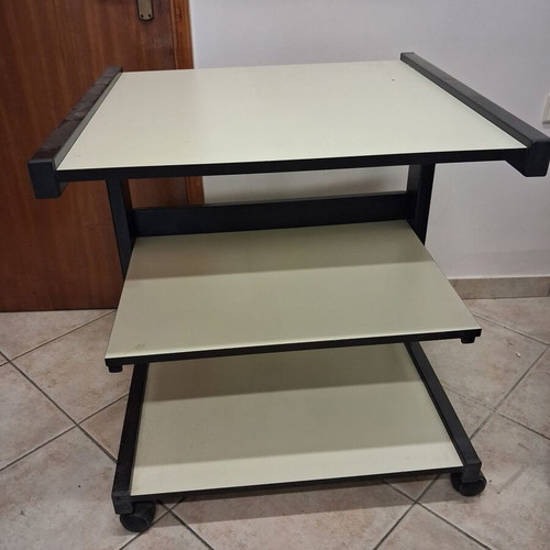 Trolley table used with 4 wheels