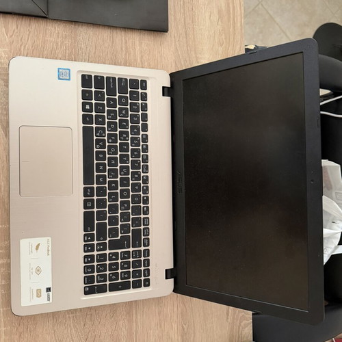 Asus VivoBook X540UA laptop like new, Intel Core i5, 15.6 inch, 256GB SSD