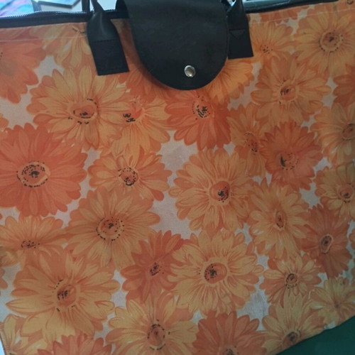 Multicolor handbag new, spacious and practical