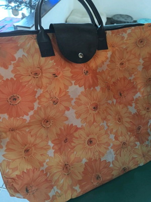 Multicolor handbag new, spacious and practical