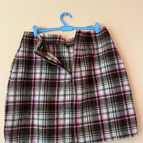 Skirt plaid type with zipper size M like new