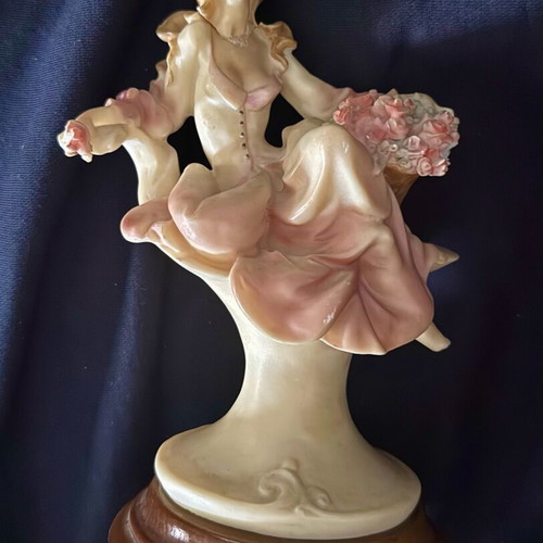 Vintage figurine "Lady with Flowers" style Giuseppe Armani like new
